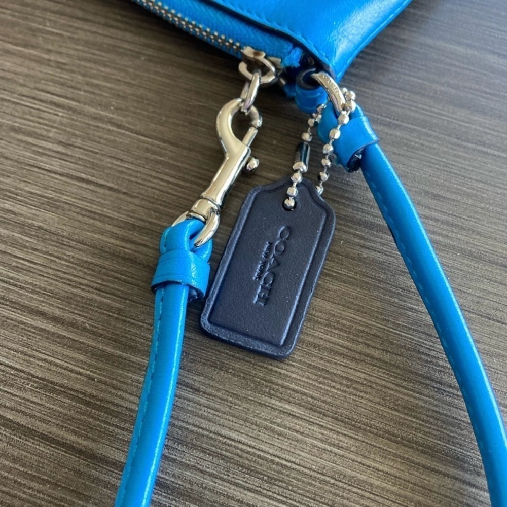 Coach Color block Wristlet -EUC - Picture 6 of 6